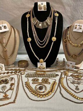 💎Vintage Gold Tone Jewelry Lot  Statement Necklaces Bracelets Earrings & Sets